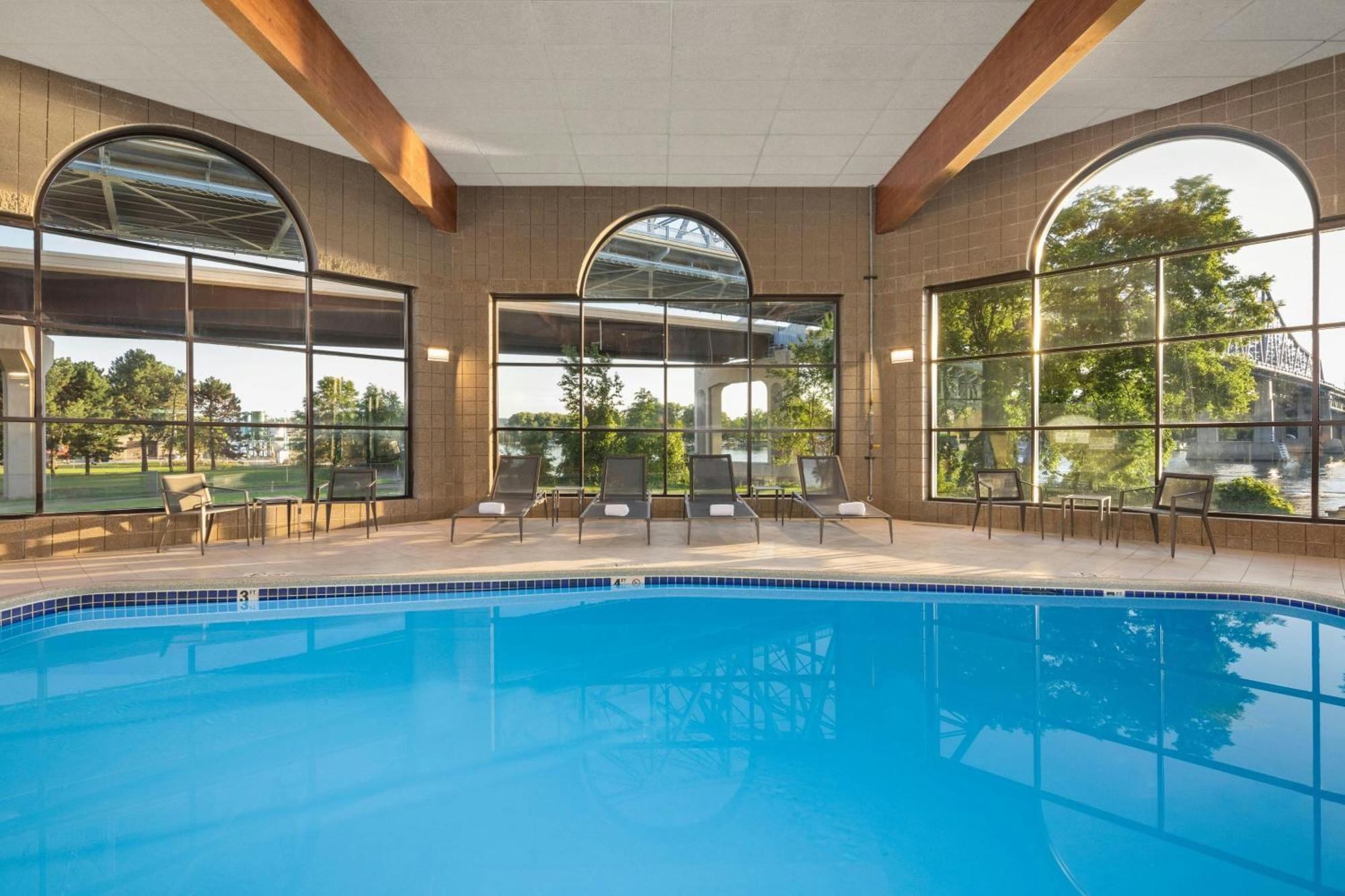 Hotel Courtyard Downtown/mississippi Riverfront 3*