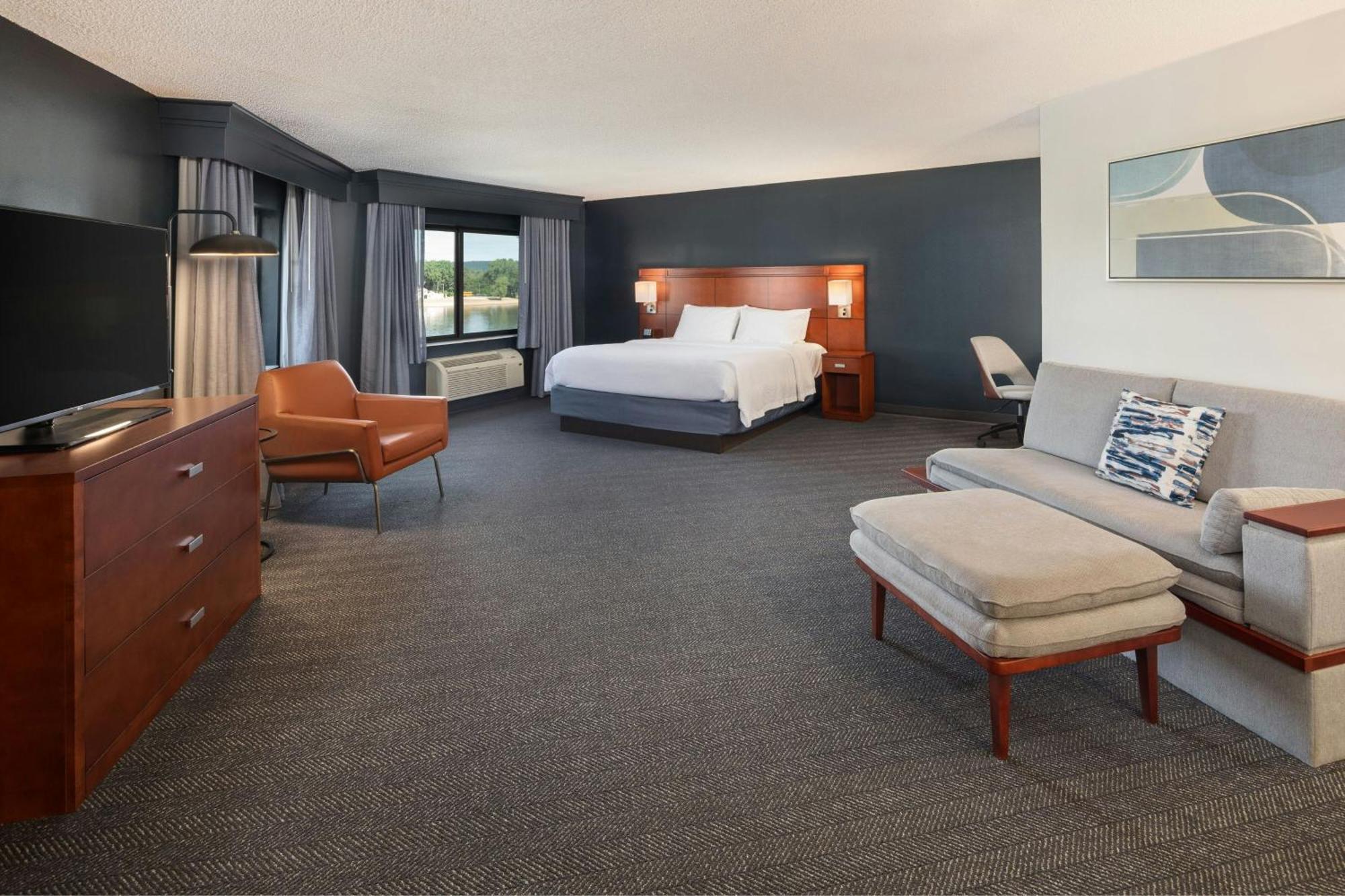 Courtyard Downtown/mississippi Riverfront 3*