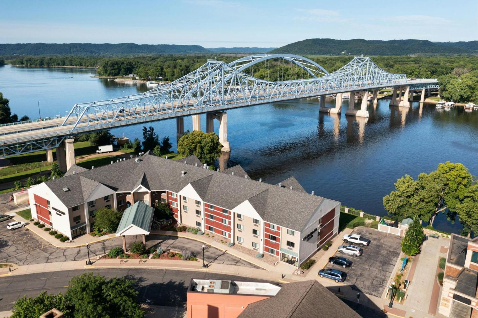 Hotel Courtyard Downtown/mississippi Riverfront